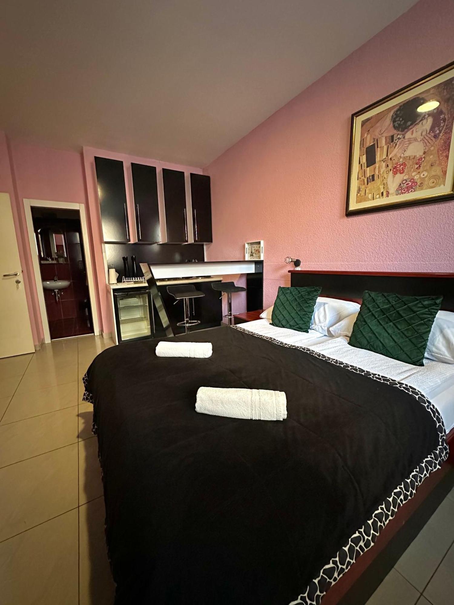 Hostel Herz Banja Luka Ngoại thất bức ảnh