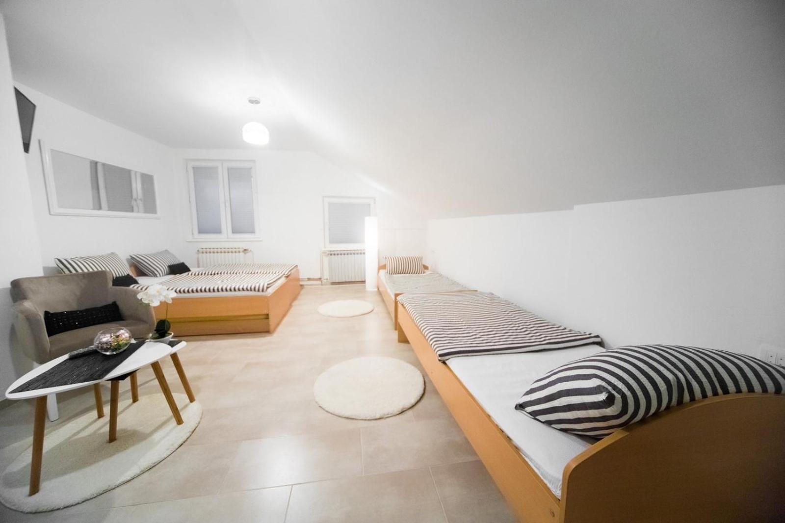 Hostel Herz Banja Luka Ngoại thất bức ảnh