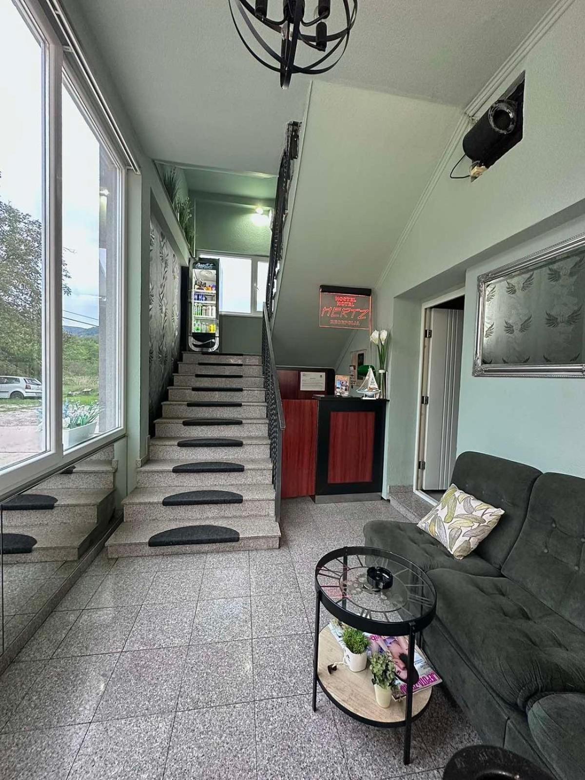 Hostel Herz Banja Luka Ngoại thất bức ảnh